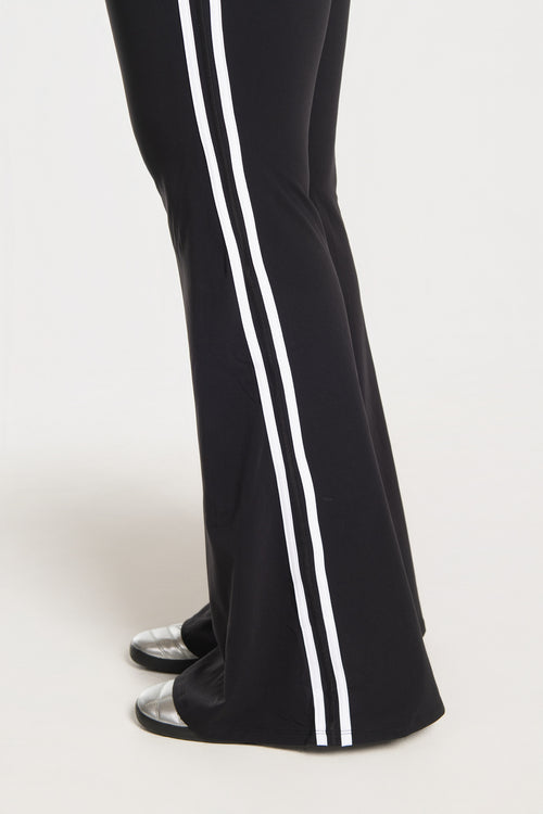 Load image 1 in gallery view. Sideline Stripe Flare Legging